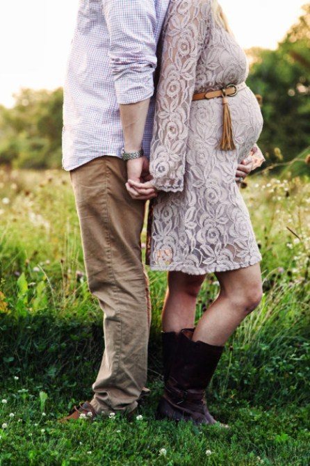 Pregnancy Photos - Holding Hands
