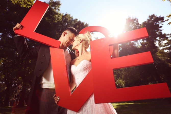 Wedding Photo Ideas - Love Sign