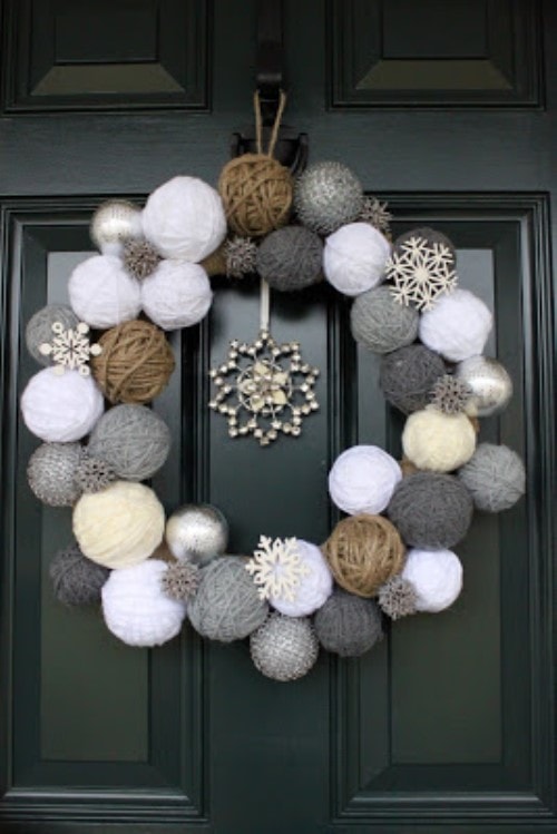 Christmas Decoration Ideas - Door Snowball Wreath