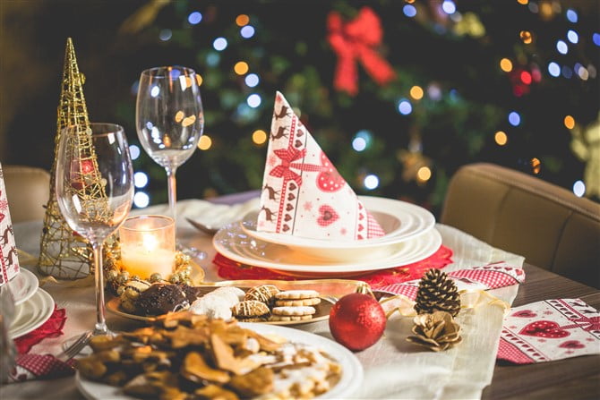 Christmas Gifts For Boyfriend - Romantic Home Dinner