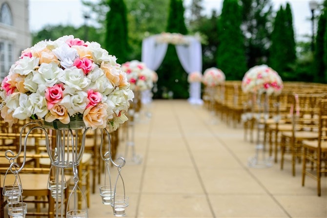 Unique Wedding Photo Ideas - Blossom Bouquet